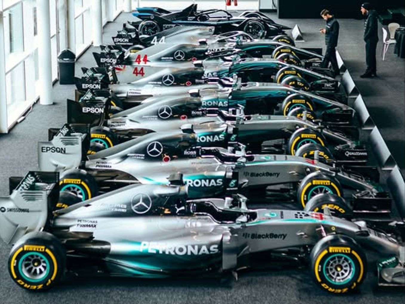 索伯车队碾压梅赛德斯,汉密尔顿点燃赛场 索伯车队碾压梅赛德斯,汉密尔顿点燃赛场