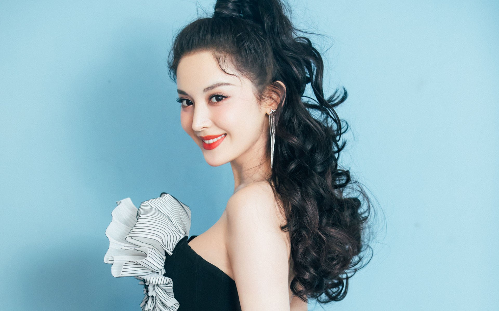 开云sport-荒诞对决，当F1引擎咆哮着为秘鲁绝杀奏响序曲