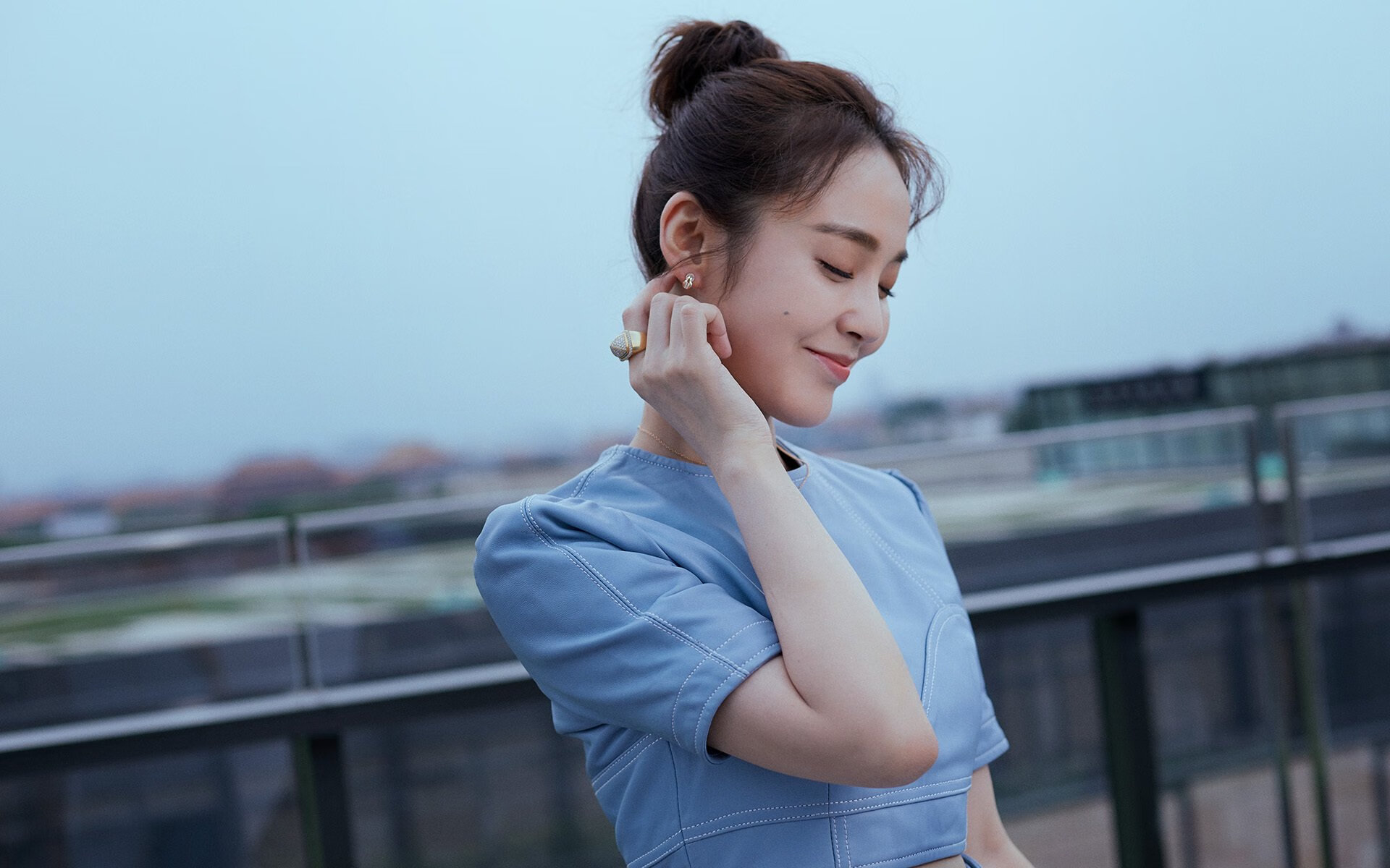 开云体育官网-孤岛与灯塔，当贝林厄姆在喀麦隆的战术荒漠中点燃争冠之路